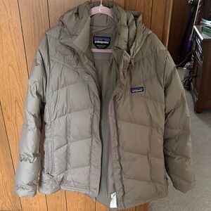 Patagonia Women's Beige Puffer Jacket